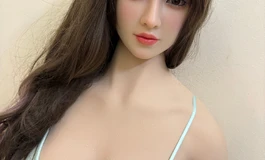 少妇撩头发